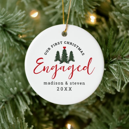 Modern Engaged Onze Eerste Kerstmis Gepersonalisee Keramisch Ornament (Boom)