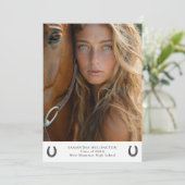 Modern Equestrian Hoefijzer Foto Afstuderen Aankondiging (Staand voorkant)