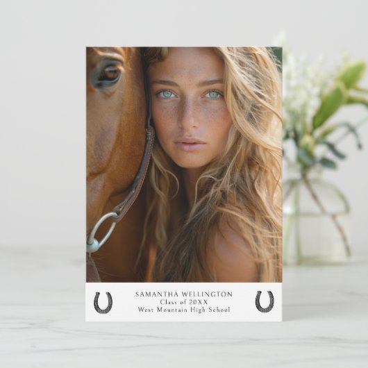 Modern Equestrian Hoefijzer Foto Afstuderen Aankondiging (Staand voorkant)