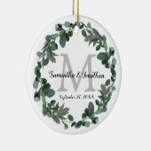 Modern Eucalyptus Wreath Monogram Weddenschap Keramisch Ornament (Rechts)