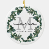 Modern Eucalyptus Wreath Monogram Weddenschap Keramisch Ornament (Achterkant)