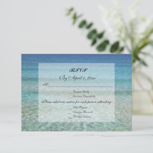 Modern Fade Tropical Beach Zee Wedding RSVP Kaart (Staand voorkant)