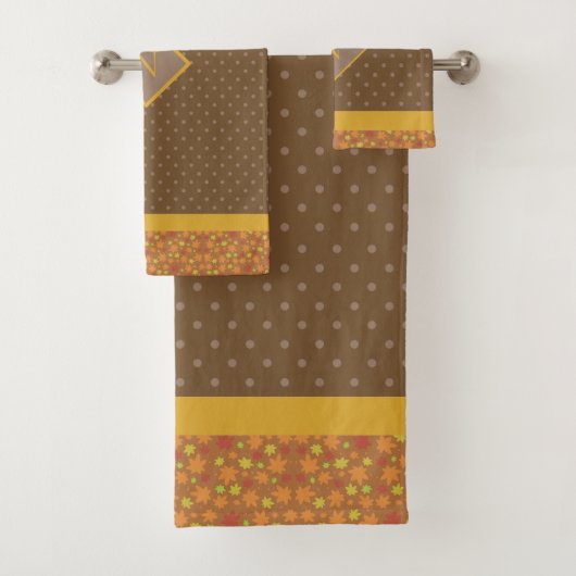 Modern Fall Leaves Monogram Brown Polka Dot Bad Handdoek (Insitu)