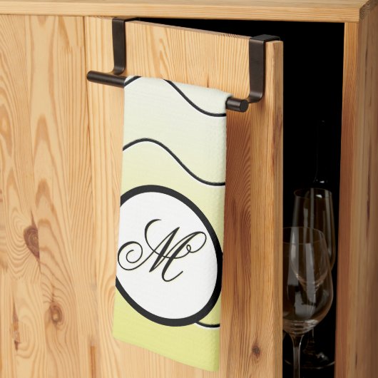 Modern Family Initial on Ombré Butter Yellow Theedoek (Derde Gevouwen)