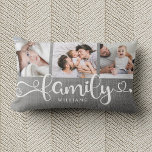 Modern Family Script Rustic Linen 3 Foto Collage Kussen<br><div class="desc">De moderne kussen van de douanefoto collage met ruimte voor 3 foto's die een trendy schemerige manuscript lezen FAMILIE en uw douanenaam hieronder. Dit is de huisversie met grijs bedrukt linnen burlap.</div>