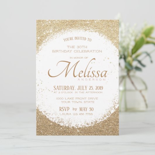 Modern Faux Glitter Gold en White Birthday Invite Kaart (Staand voorkant)