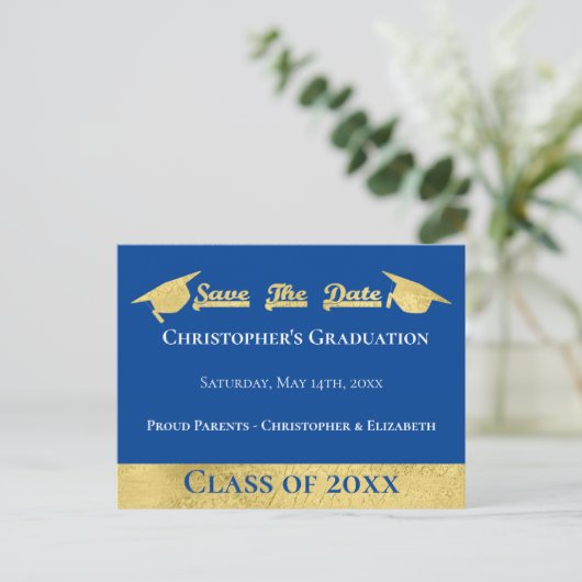 Modern Faux Gold Blue Bewaar de afstudeerdop Aankondigingskaart (Staand voorkant)