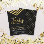 Modern Faux Gold Chevron 40th Birthday Party Kaart<br><div class="desc">Moderne uitnodiging van 40e verjaardag met een elegante geometrische chevron en het woord "veertig" in faux goud tegen een zwarte achtergrond. De kaart omvat een passende achterkant van het patroon. Bekijk hier de overeenkomende items http://www.zazzle.com/collections/modern_faux_gold_chevron_celebration_collection-119531050277382712?rf=238364477188679314 en pas deze aan door de plaatsaanduidingstekst te vervangen om uw informatie toe te voegen....</div>