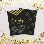 Modern Faux Gold Chevron 70th Birthday Party Kaart<br><div class="desc">Moderne uitnodiging van 70e verjaardag met een elegante geometrische chevron en het woord "zevy" in faux goud tegen een zwarte achtergrond. De kaart omvat een passende achterkant van het patroon. Bekijk hier de overeenkomende items http://www.zazzle.com/collections/modern_faux_gold_chevron_celebration_collection-119531050277382712?rf=238364477188679314 en pas deze aan door de plaatsaanduidingstekst te vervangen om uw informatie toe te voegen....</div>