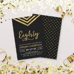 Modern Faux Gold Chevron 80th Birthday Party Kaart<br><div class="desc">Moderne uitnodiging op 80ste verjaardag met een elegante geometrische chevron en het woord "80" in faux goud tegen een zwarte achtergrond. De kaart omvat een passende achterkant van het patroon. Controleer de overeenkomende items zoals stickers en stempels hier http://www.zazzle.com/collections/modern_faux_gold_chevron_celebration_collection-119531050277382712?rf=238364477188679314 en pas deze aan door de plaatsaanduidingstekst te vervangen om uw...</div>