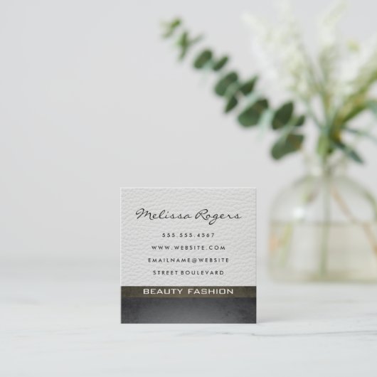 Modern faux wit leer met chique textuur vierkante visitekaartje (Staand voorkant)