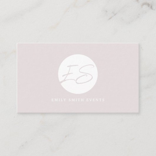 Modern Feminine Soft Pink Monogram QR-code Visitekaartje (Voorkant)