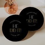 Modern Fete Black Gold Hij deed het Afstuderen Papieren Bordje<br><div class="desc">Deze moderne fete zwart goud deed hij het afstuderen papier borden zijn perfect voor een eenvoudig afstudeerder feest. Het ontwerp heeft een elegante boho-typografie met een vleugje verfijnde stijl in stijlvol donkerzwart en geel goud. Personaliseer uw papieren borden met de naam van het afstuderen en het lesjaar.</div>