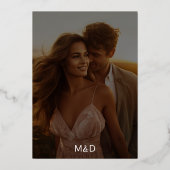 Modern Flair Script minimalistisch zwart foto brui Folie Uitnodiging (Achterkant)