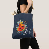 Modern Floral Bouquet Monogram Blue Tote Bag (Dichtbij)