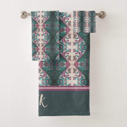 Modern Floral Monogrammed Bad Handdoek (Insitu)