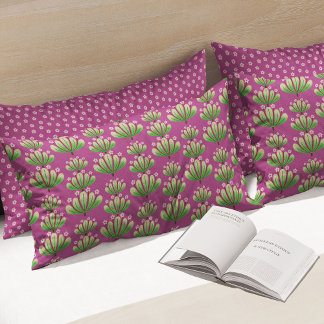 Modern Floral Pattern in Plum and Green Kussensloop