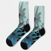 Modern Flowers On Dreamy Blue Background  Sokken (Links)