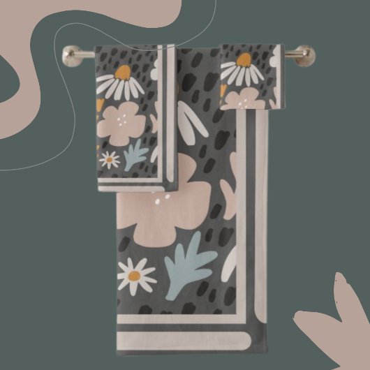 Modern Flowers Perwinkle, Oranje, Blush on Brown Bad Handdoek