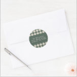 Modern Forest Green Plaid Christmas retouradres Ronde Sticker<br><div class="desc">Modern Forest Green Plaid Rustieke Kerstvakantie retour adres Classic Ronde Sticker</div>