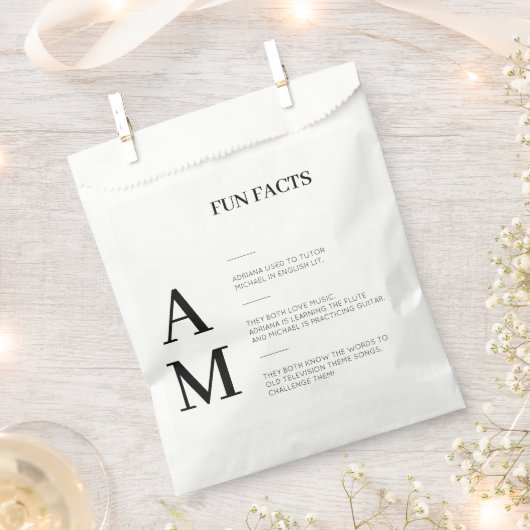 Modern Fun Facts Bold Zwart Initialen Bruiloft Bedankzakje (Geknipt)