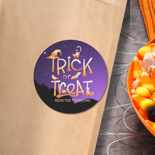 Modern Fun Sinaasappel Zwart Paarse Trick or treat Ronde Sticker