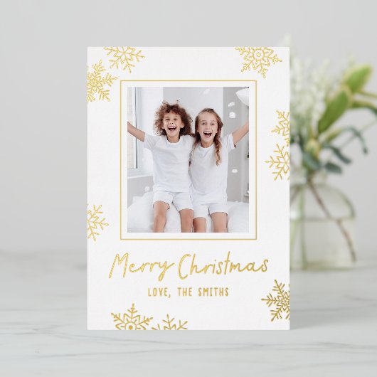 Modern Fun Snowflakes Merry Christmas Script Photo Folie Feestdagenkaart (Staand Voorkant)