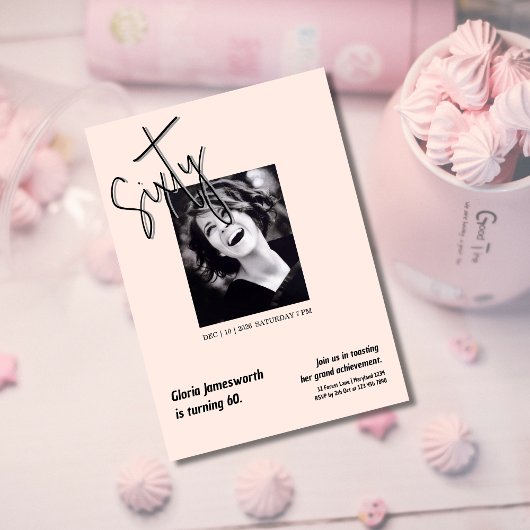 Modern Funny Light Pink Photo 60th Birthday  Kaart