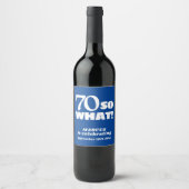 Modern Funny Quote Typography Blue 70th Birthday Wijn Etiket (Voorkant)