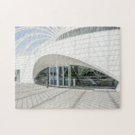 Modern futuristisch wit gebouw legpuzzel
