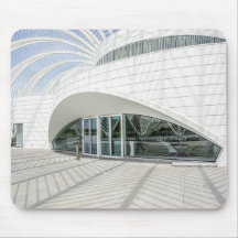 Modern futuristisch wit gebouw