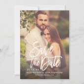 Modern Geborsteld Script Bruiloft Foto Blush Roze Save The Date (Voorkant)