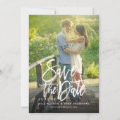 Modern Geborsteld Script Huwelijksfoto Dusty Blue Save The Date (Voorkant)