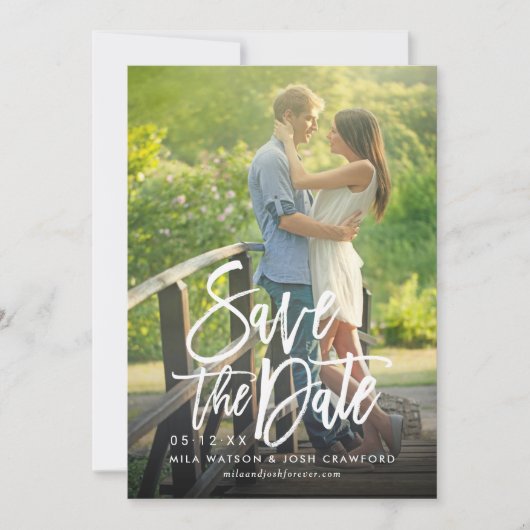 Modern Geborsteld Script Huwelijksfoto Dusty Blue Save The Date (Voorkant)