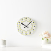 Modern geel, grijs, ivoorchevron patroon aangepast ronde klok (Huis)