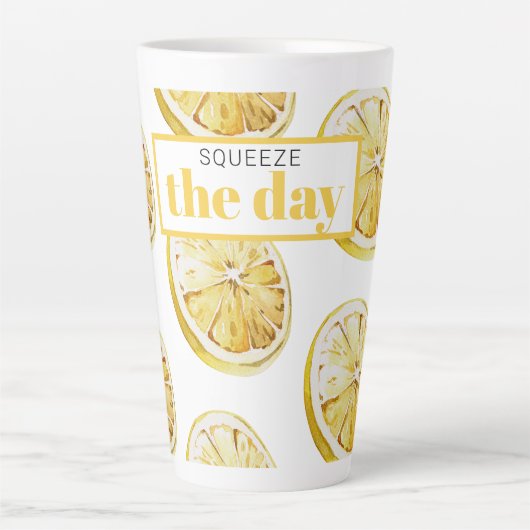 Modern geel lemonpatroon en knijp de dag in latte mok (Voorkant)