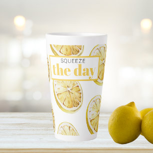 Modern geel lemonpatroon en knijp de dag in latte mok