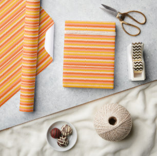 Modern Geel, Oranje en Wit Zig Zag Patroon Cadeaupapier
