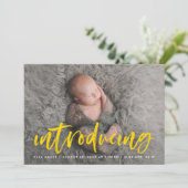 Modern geel penseelscript dat foto's introduceert aankondiging (Staand voorkant)