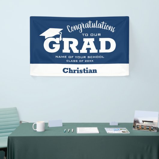Modern Gefeliciteerd Afstudeerder White op marineb Spandoek (Beurs)