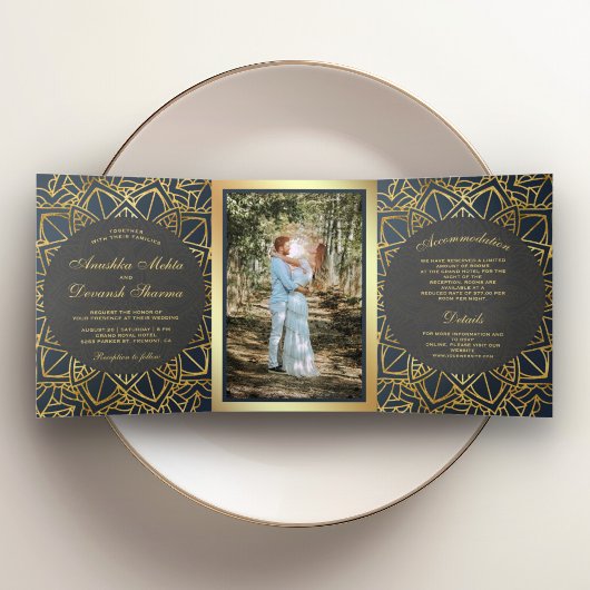 Modern Geometric Grey Gold Mandala Indiaas huwelij Drieluik Uitnodiging