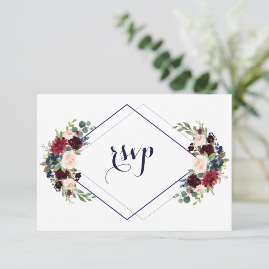 Modern Geometric Merlot Navy Blue Floral Wedding RSVP Kaartje (Staand voorkant)