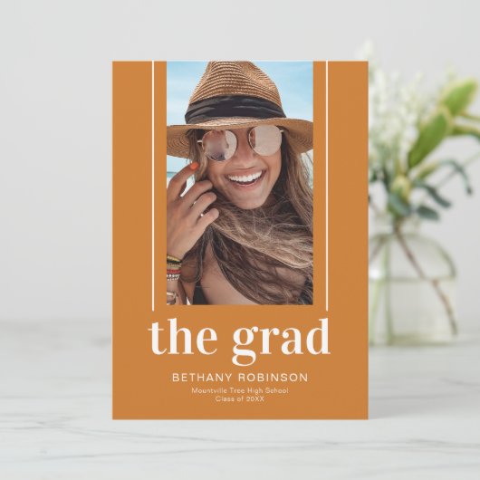Modern Geometrisch Oranje Foto Afstuderen Aankondiging (Staand voorkant)