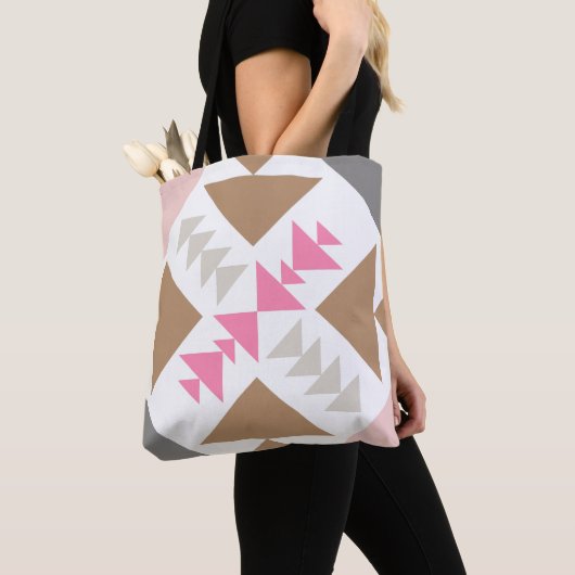 Modern geometrisch quilt-ontwerp in roze en koper tote bag (Dichtbij)