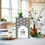 Modern geometrisch zwart en goud kaart<br><div class="desc">Verhoog uw bruiloft decor met deze chique moderne geometrische tafel nummer kaart. Met gedurfde zwart-witte patronen geaccentueerd met glinsterende gouden details en elegante typografie, is dit ontwerp perfect voor hedendaagse bruiloften die een slanke en stijlvolle esthetiek omarmen. Personaliseer met de namen en tafelnummers van het paar om een gedenkwaardig en...</div>