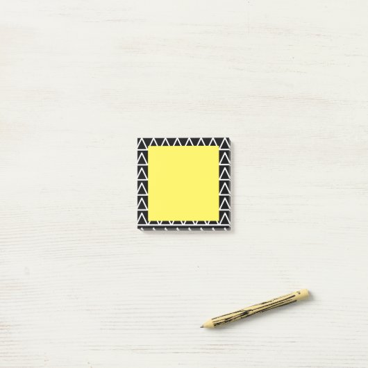 Modern Geometrisch Zwart-Wit Geel Post-it® Notes (Op bureau)