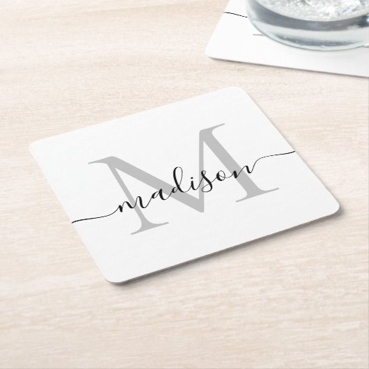 Modern gepersonaliseerd grijs monogram scriptnaam kartonnen onderzetters (Schuin)