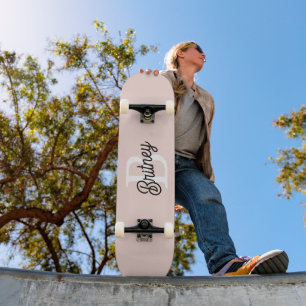 Modern gepersonaliseerd monogram en naam Pastel Pi Persoonlijk Skateboard
