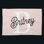 Modern gepersonaliseerd monogram en naam Pastel Pi Theedoek<br><div class="desc">Introductie van onze moderne gepersonaliseerde Monogram en Naam Pastel Roze Keukenhanddoek, een stijlvolle toevoeging aan uw keukendecor. Deze keukenhanddoek heeft een eigentijds design in zacht pastelroze, gepersonaliseerd met uw monogram en naam voor een aangepaste touch. Perfect voor het drogen van gerechten, het afvegen van werkbladen, of als een decoratief accent,...</div>