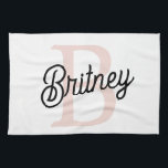 Modern gepersonaliseerd monogram en naam Pastel Pi Theedoek<br><div class="desc">Introductie van onze moderne gepersonaliseerde Monogram en Naam Pastel Roze Keukenhanddoek, een stijlvolle toevoeging aan uw keukendecor. Deze keukenhanddoek heeft een eigentijds design in zacht pastelroze, gepersonaliseerd met uw monogram en naam voor een aangepaste touch. Perfect voor het drogen van gerechten, het afvegen van werkbladen, of als een decoratief accent,...</div>